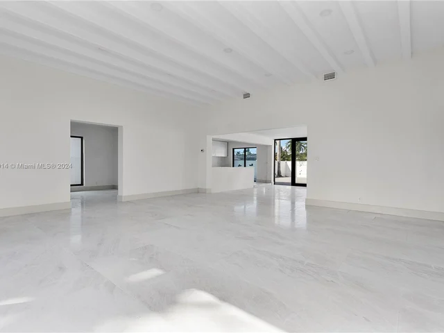 1115 N Northlake Dr, Hollywood FL 33019