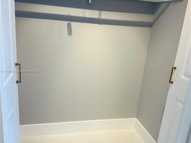 1170 NE 191st St # 26, Miami FL 33179