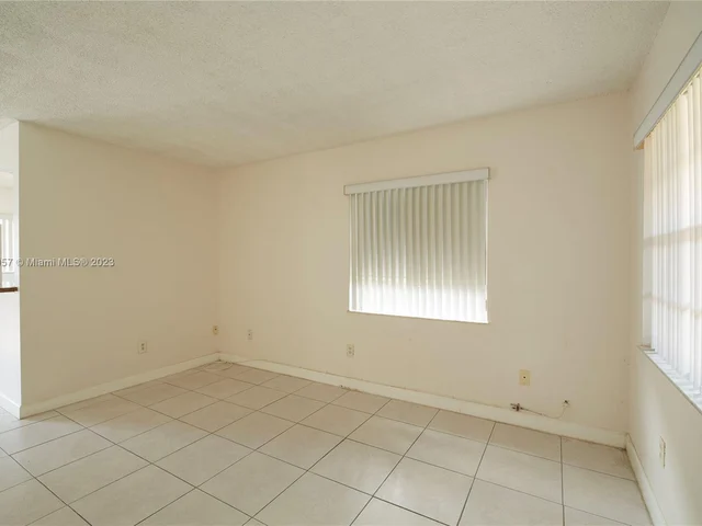 1675 W 42nd St # 102, Hialeah FL 33012