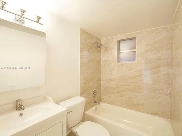 1675 W 42nd St # 102, Hialeah FL 33012