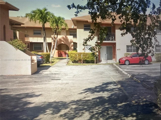 1675 W 42nd St # 102, Hialeah FL 33012