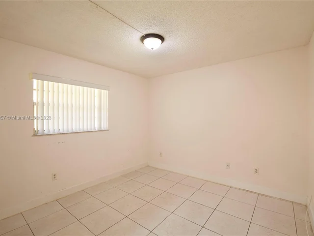 1675 W 42nd St # 102, Hialeah FL 33012