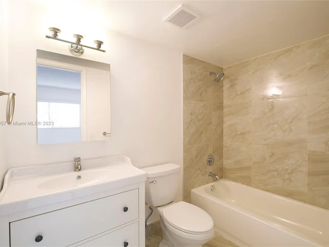 1675 W 42nd St # 102, Hialeah FL 33012