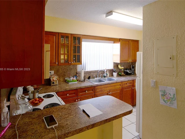 1685 W 42nd St # 101, Hialeah FL 33012