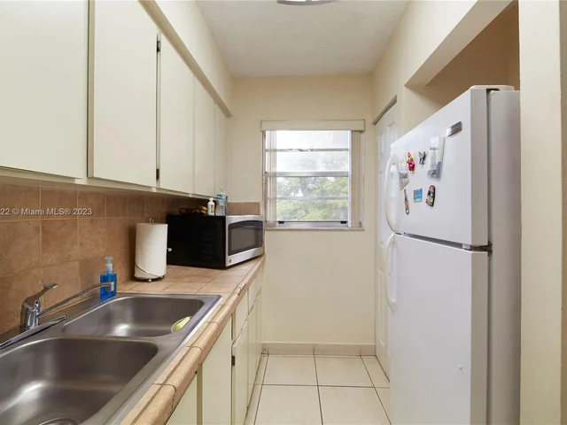 1685 W 42nd St # 203, Hialeah FL 33012