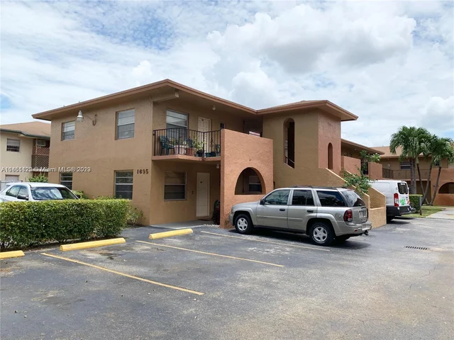1685 W 42nd St # 203, Hialeah FL 33012