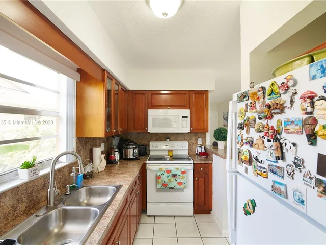 1685 W 42nd St # 204, Hialeah FL 33012