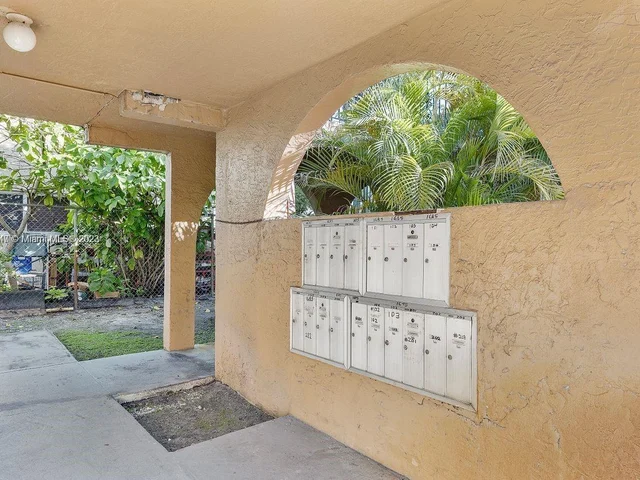 1695 W 42nd St # 102, Hialeah FL 33012