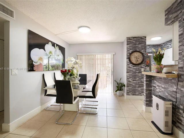 1695 W 42nd St # 102, Hialeah FL 33012