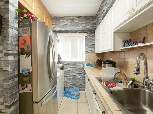 1695 W 42nd St # 102, Hialeah FL 33012