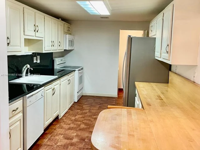 1121 Crandon Blvd # E306, Key Biscayne FL 33149