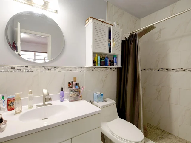 1675 W 42nd St # 202, Hialeah FL 33012