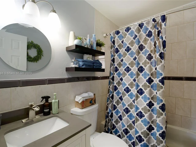 1675 W 42nd St # 202, Hialeah FL 33012