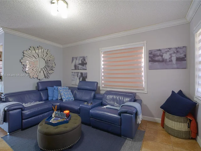 1675 W 42nd St # 202, Hialeah FL 33012