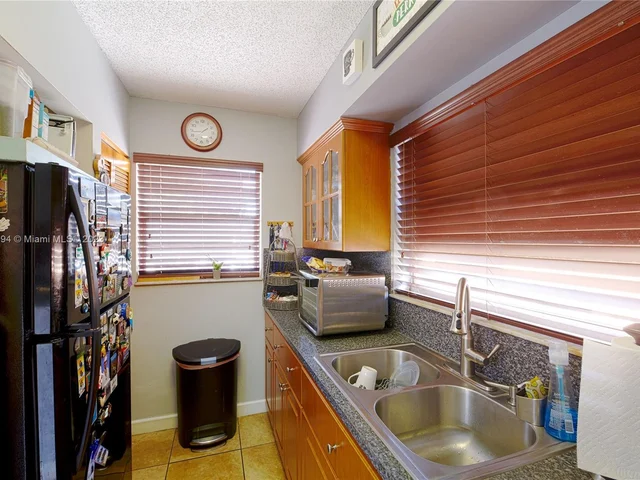 1675 W 42nd St # 202, Hialeah FL 33012