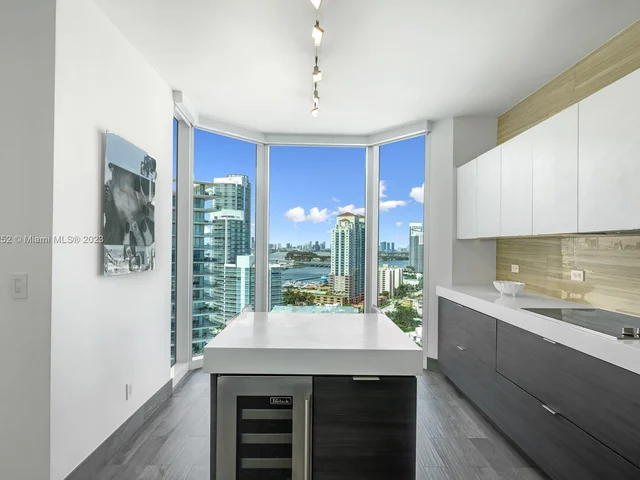 300 S Pointe Dr # 2306, Miami Beach FL 33139