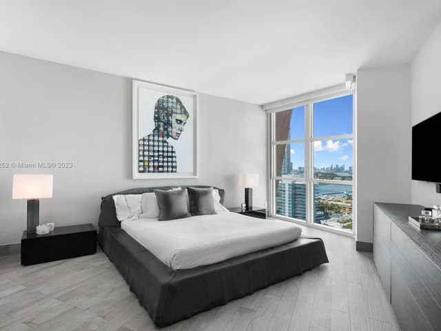 300 S Pointe Dr # 2306, Miami Beach FL 33139