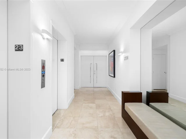 300 S Pointe Dr # 2306, Miami Beach FL 33139