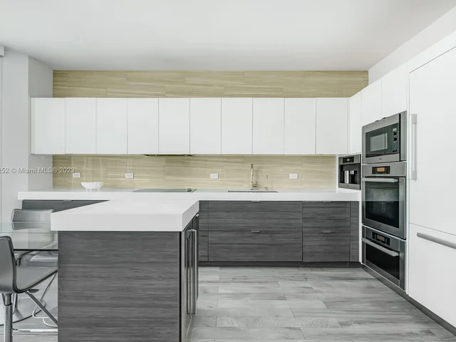 300 S Pointe Dr # 2306, Miami Beach FL 33139