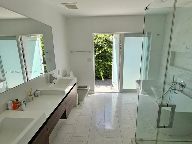 1204 Placetas Ave, Coral Gables FL 33146