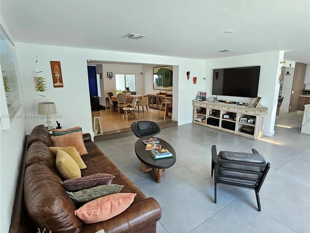 1204 Placetas Ave, Coral Gables FL 33146