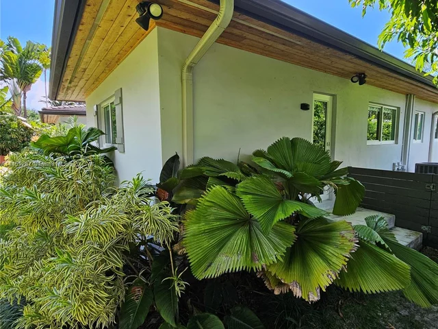 1204 Placetas Ave, Coral Gables FL 33146