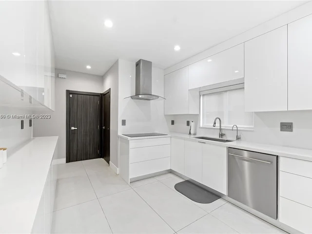 14301 SW 130th ave, Miami FL 33186