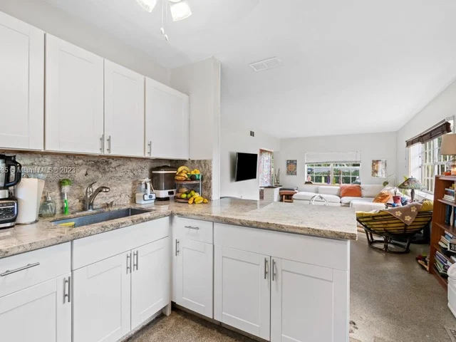 901 NE 16th Pl, Fort Lauderdale FL 33305