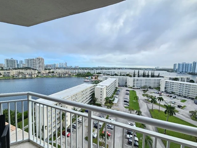 18031 Biscayne Blvd # 1401, Aventura FL 33160