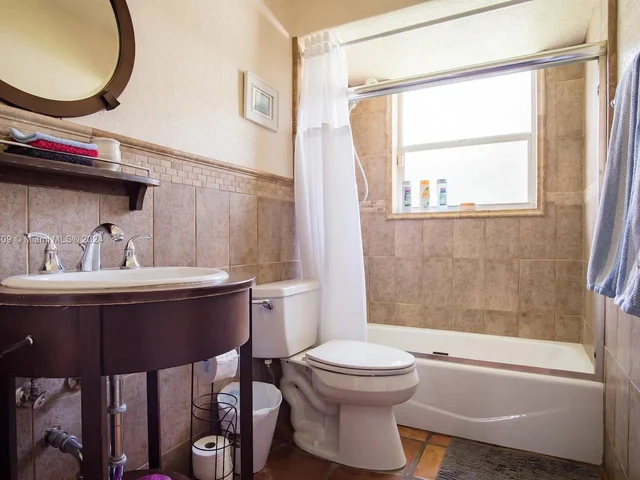 3467 Fillmore St, Hollywood FL 33021