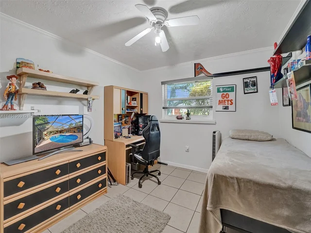 11860 Tara Dr, Plantation FL 33325