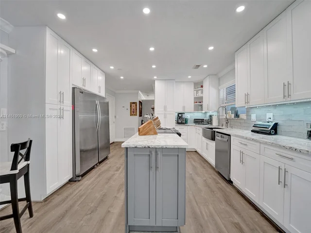 11860 Tara Dr, Plantation FL 33325