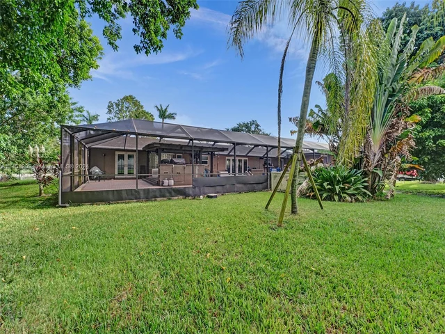 11860 Tara Dr, Plantation FL 33325