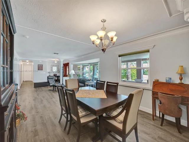 11860 Tara Dr, Plantation FL 33325