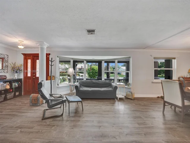 11860 Tara Dr, Plantation FL 33325