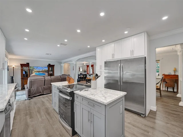 11860 Tara Dr, Plantation FL 33325