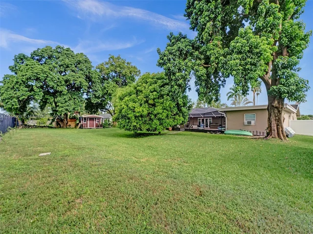 11860 Tara Dr, Plantation FL 33325