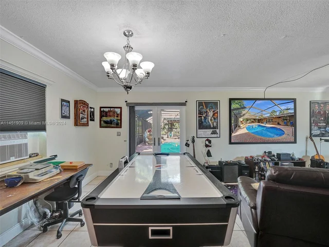 11860 Tara Dr, Plantation FL 33325