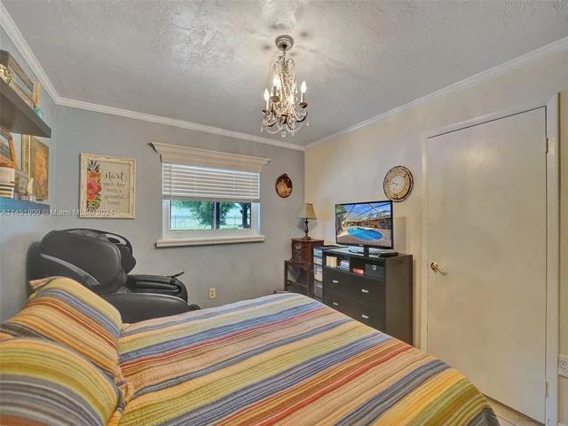 11860 Tara Dr, Plantation FL 33325