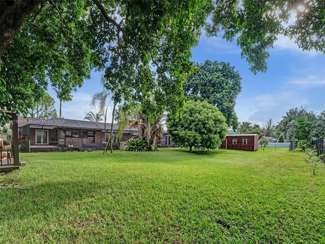 11860 Tara Dr, Plantation FL 33325