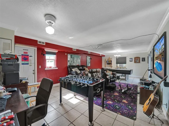 11860 Tara Dr, Plantation FL 33325