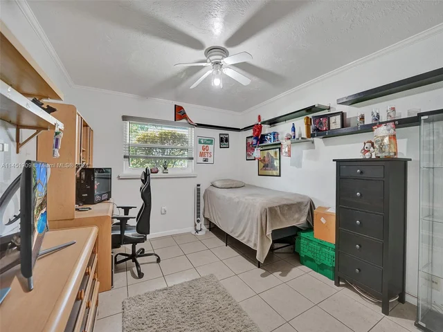 11860 Tara Dr, Plantation FL 33325