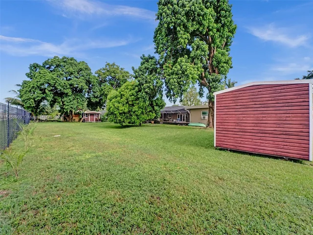 11860 Tara Dr, Plantation FL 33325