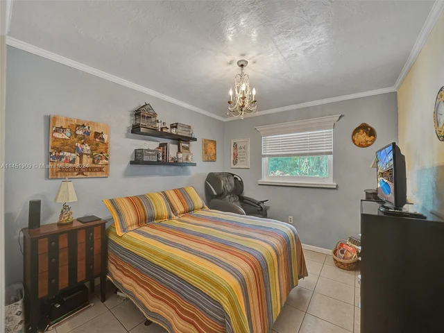 11860 Tara Dr, Plantation FL 33325