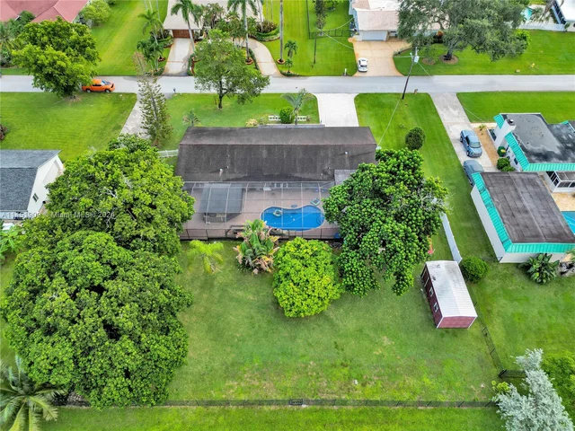 11860 Tara Dr, Plantation FL 33325