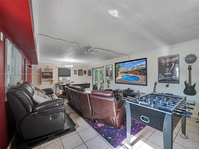 11860 Tara Dr, Plantation FL 33325