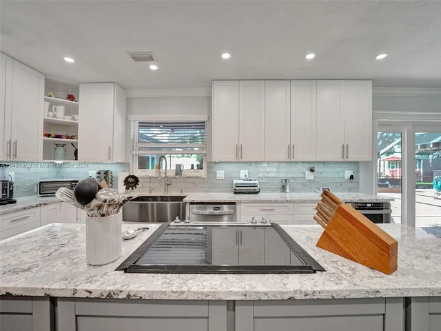 11860 Tara Dr, Plantation FL 33325