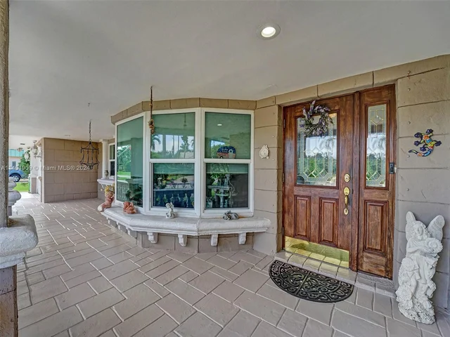 11860 Tara Dr, Plantation FL 33325