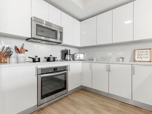 999 SW 1st Ave # 1412, Miami FL 33130