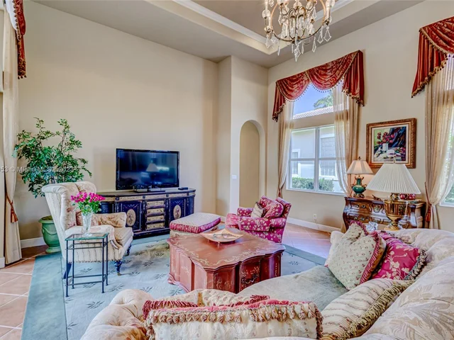 522 Les Jardin Dr, Palm Beach Gardens FL 33410